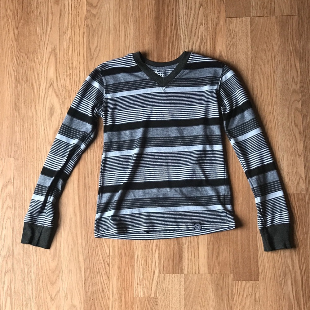 EUC Old Skool Long Sleeve Shirt V-Neck Size 6